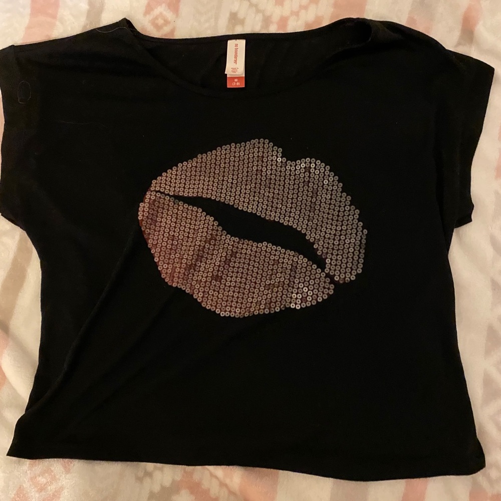kiss crop top
